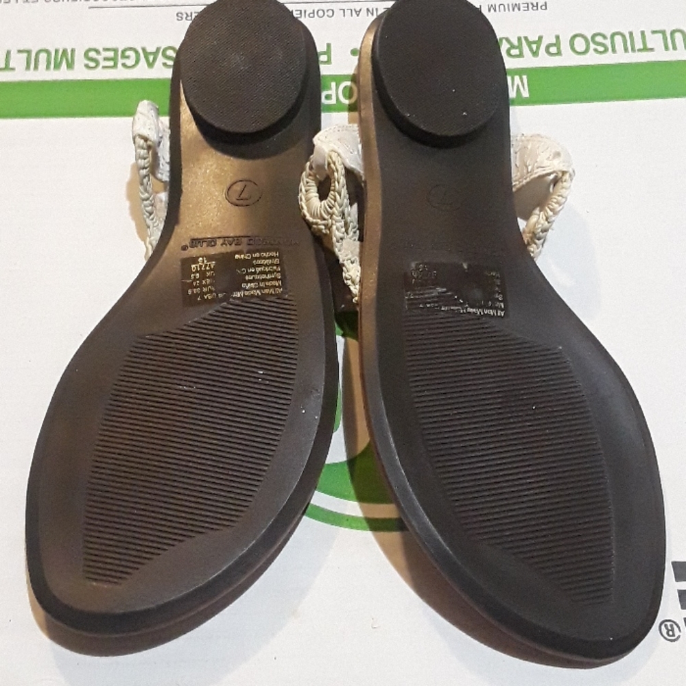 Sandles - Picture 2 of 4